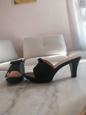 🆕 Without Box . Sleek Black Open-Toe Heeled Mules with Bow Accent